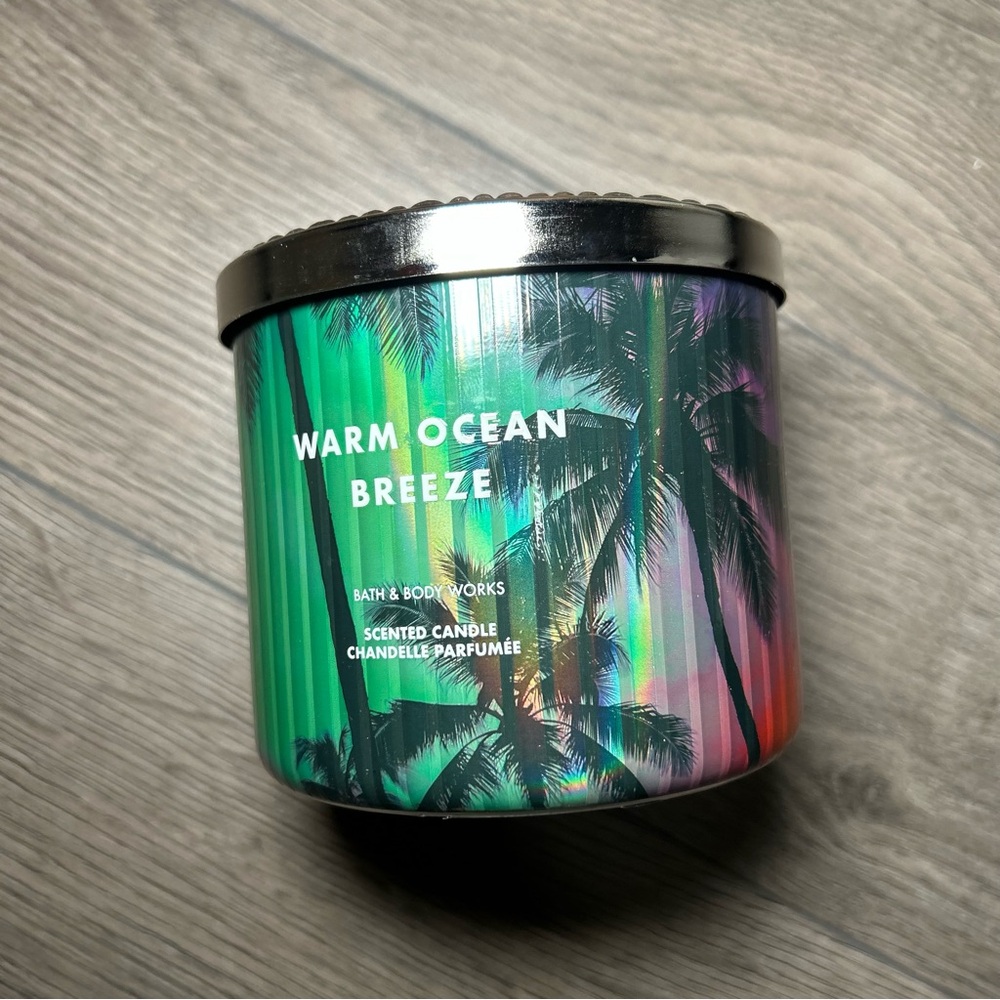 New Bath & Body Works 3-Wick Candle in Warm Ocean Breeze - Picture 2 of 5